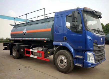 東風(fēng)柳汽單橋DLQ5180GFWLZ5型腐蝕性物品罐式運(yùn)輸車(chē) 東風(fēng)柳汽單橋DLQ5180GFWLZ5型腐蝕性物品罐式運(yùn)輸車(chē)