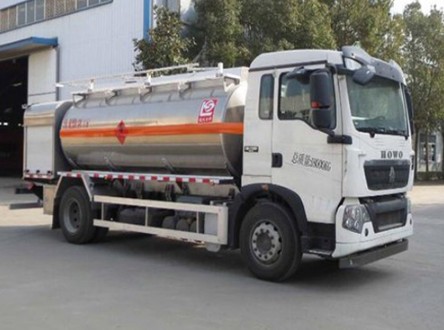 國(guó)五重汽豪沃飛機(jī)加油車(chē) 國(guó)五重汽豪沃飛機(jī)加油車(chē)