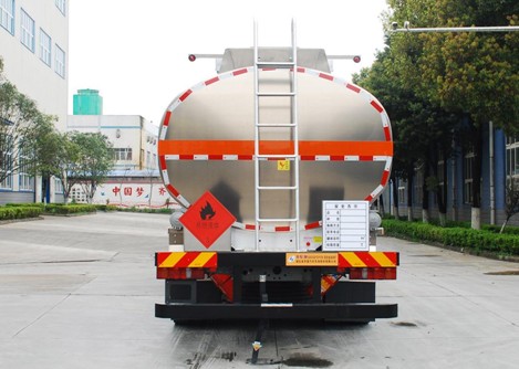 國(guó)六重汽汕德卡30.5方鋁合金運(yùn)油車(chē) 國(guó)六重汽汕德卡30.5方鋁合金運(yùn)油車(chē)